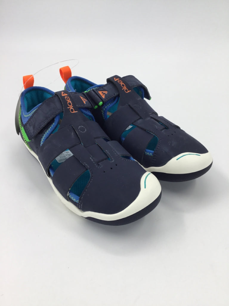 Plae Child Size 4 Youth Navy Sandals/Flip Flops