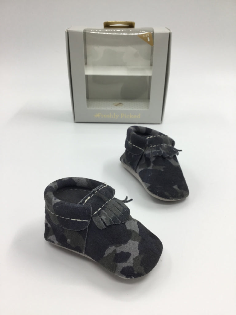 Freshly Picked Child Size 1 Toddler Gray Baby/Walker Shoes