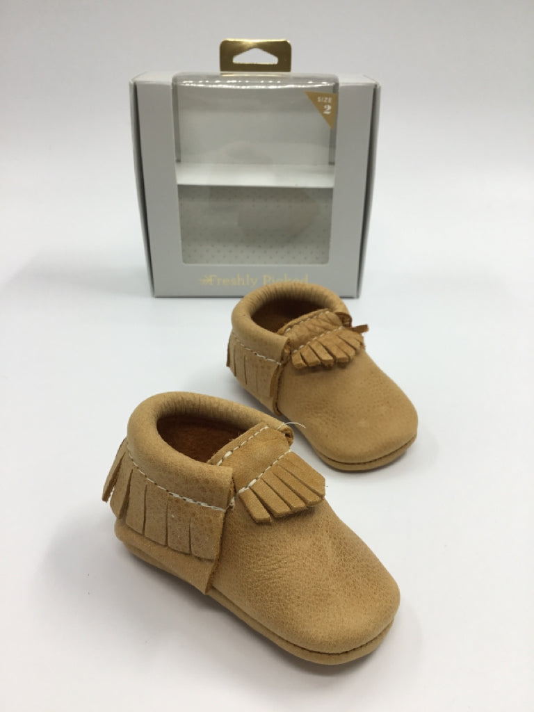 Freshly Picked Child Size 2 Toddler Tan Baby/Walker Shoes
