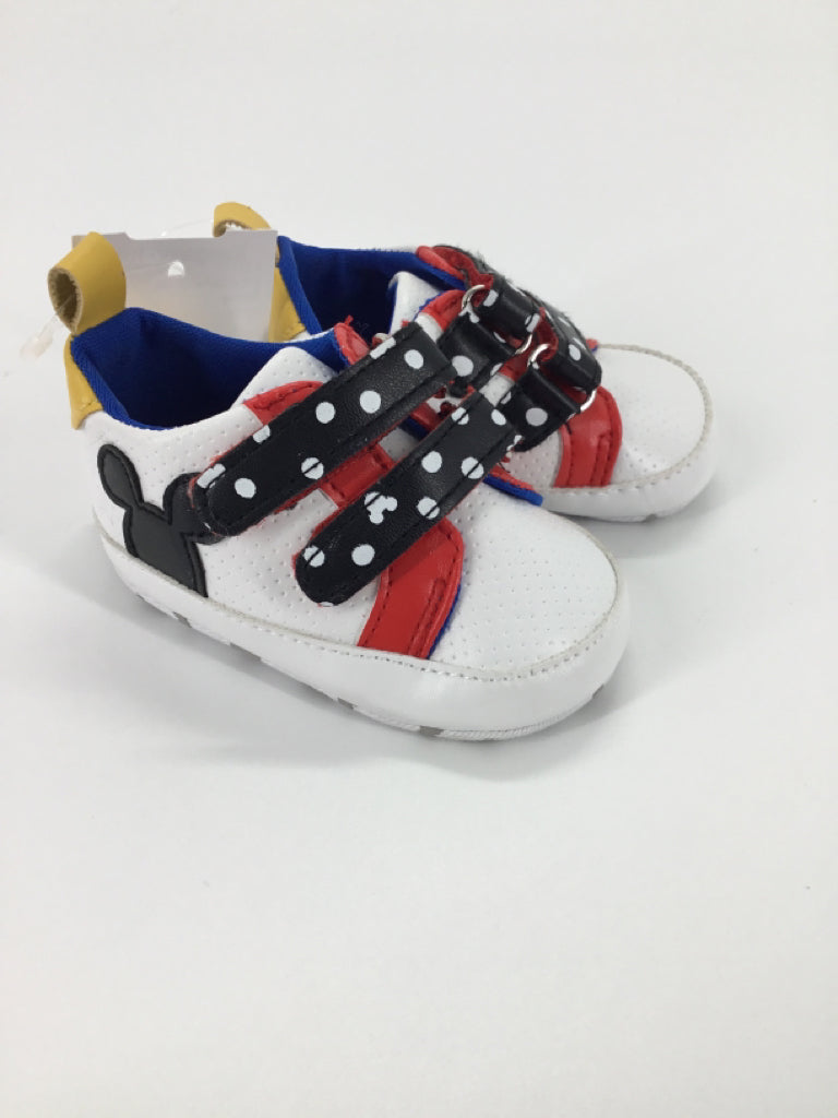 Disney Child Size 2 Toddler White Baby/Walker Shoes