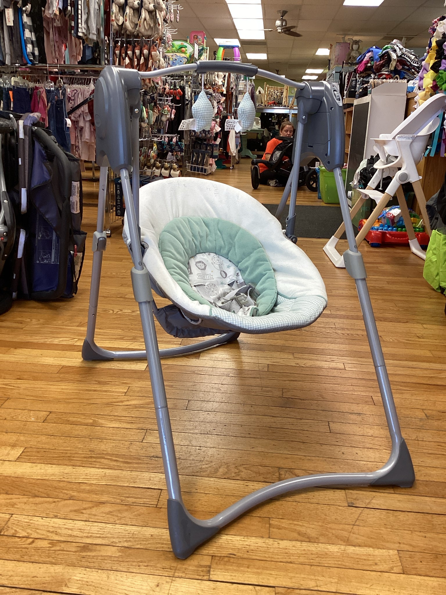 Graco Slim Spaces Compact Baby Swing