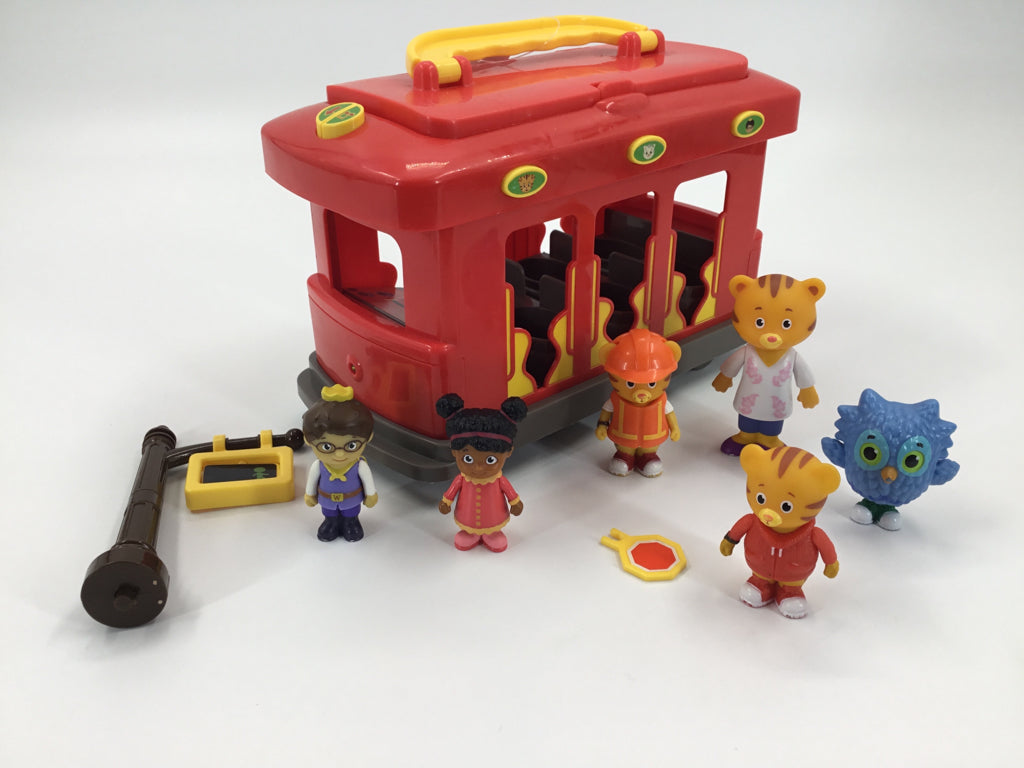 Daniel Tiger's Neighborhood Deluxe Elelctronic Trolley with extra figures