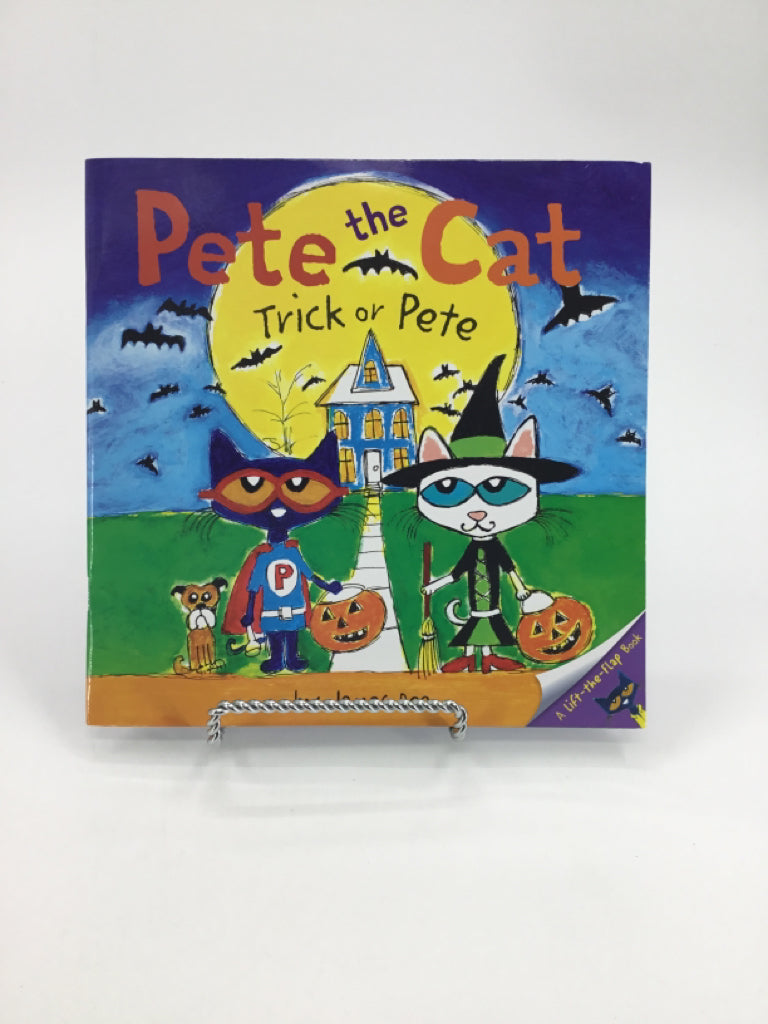 Pete the Cat Trick or Pete Paperback Halloween Book