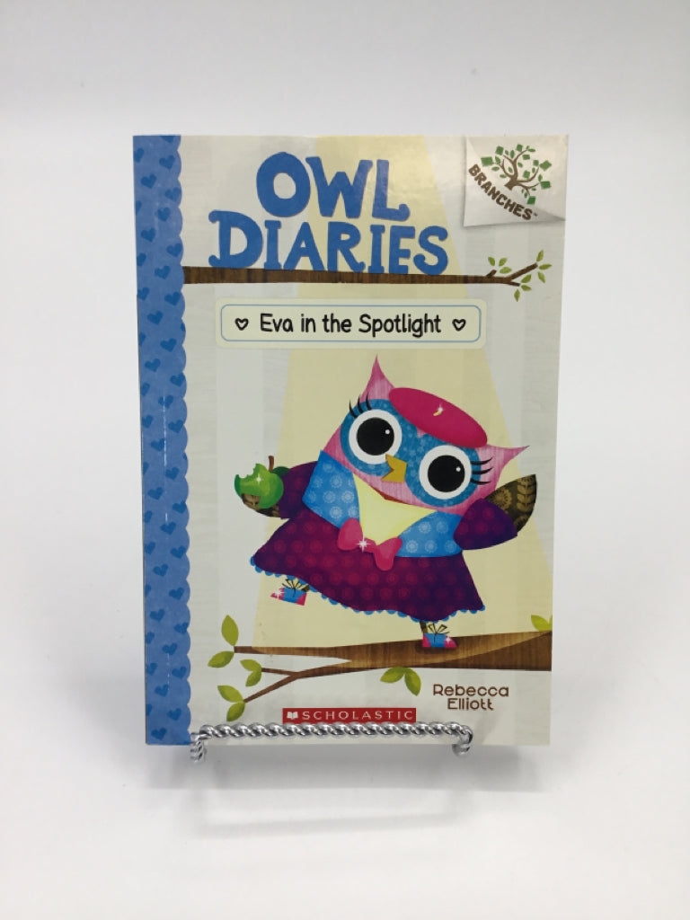 Owl Diaries: Eva in the Spotlight Paperback Book