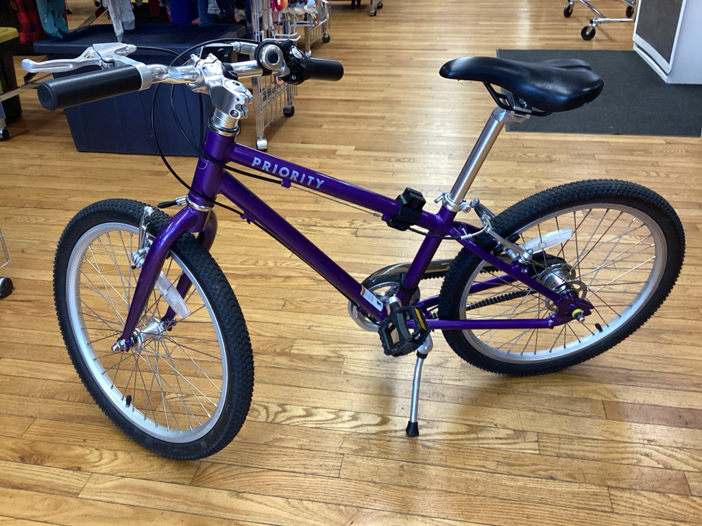 PRIORITY START 20" Lightweight 3-speed 20" model for the 5+ year old rider