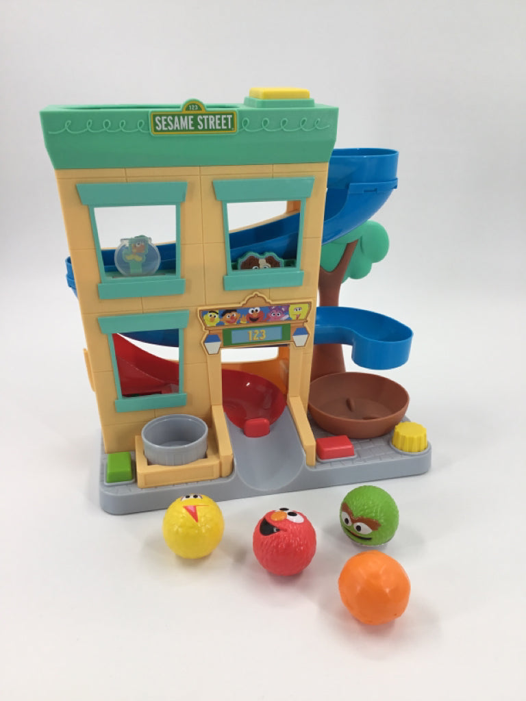 Sesame Street Round the Neighborhood 4 Piece Ball Drop Playset