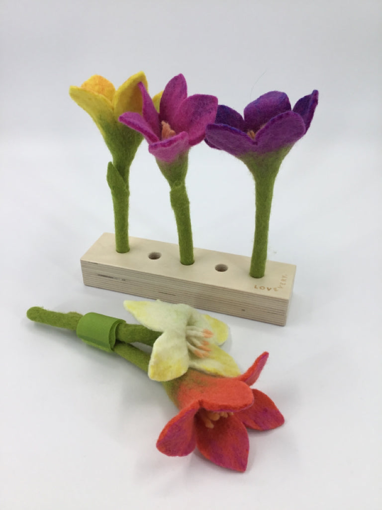 Lovevery Felt Flowers in a Row