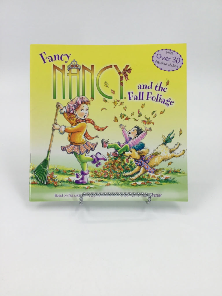 Fancy Nancy and the Fall Foliage Paperback Book