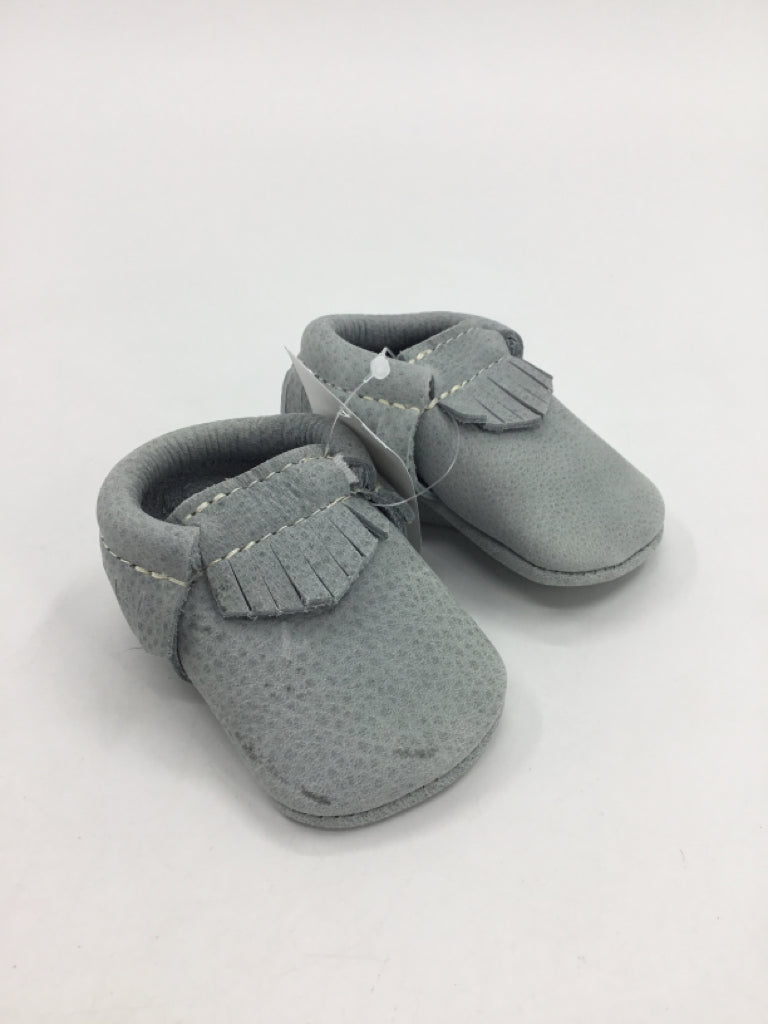 Freshly Picked Child Size 1 Toddler Gray Baby/Walker Shoes
