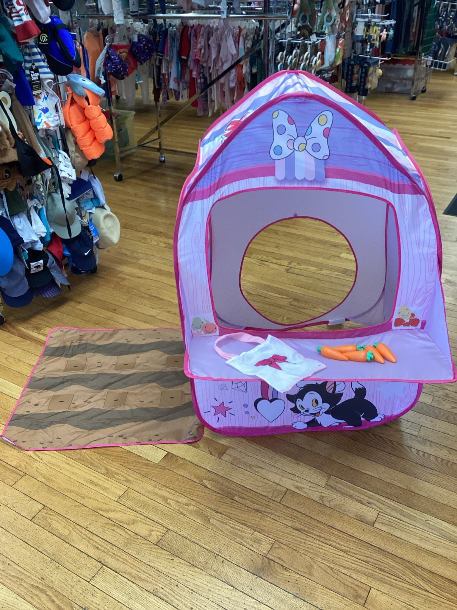 Minnie Mouse Deluxe Twist, Pop & Play Tent Featuring Veggie Stand