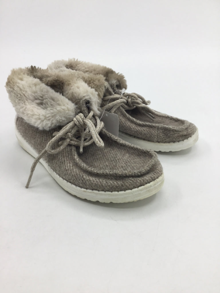 Hey Dude Child Size 3 Youth Tan Boots