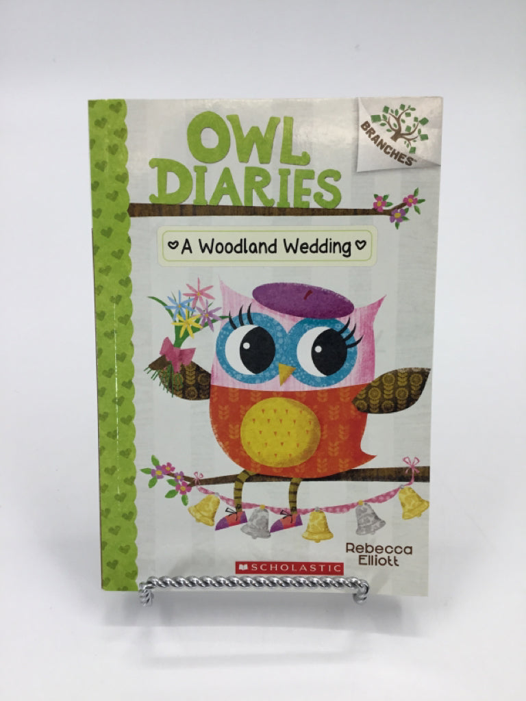 Owl Diaries: A Woodland Wedding Paperback Book