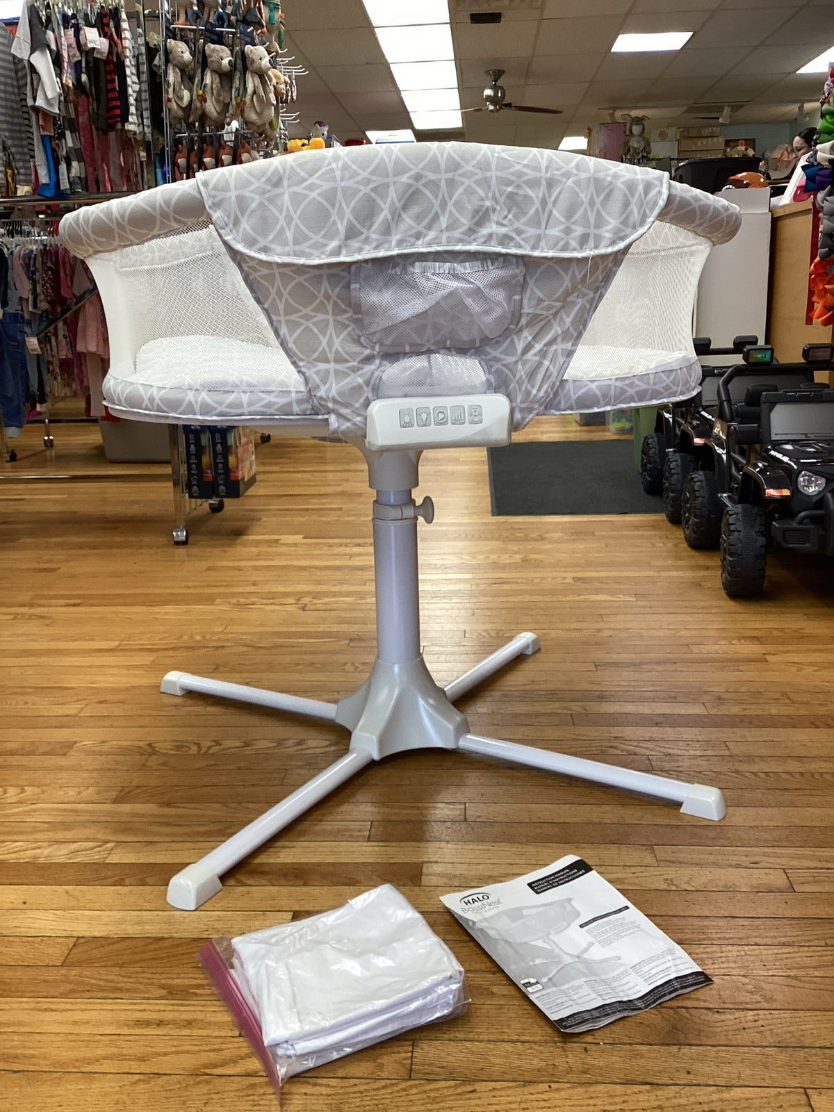 Halo BassiNest Twin Sleeper Bassinet