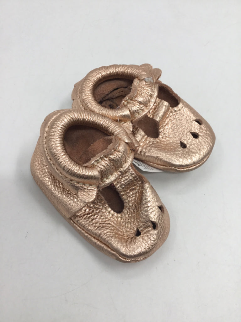 Freshly Picked Child Size 2 Toddler Rose Gold Baby/Walker Shoes