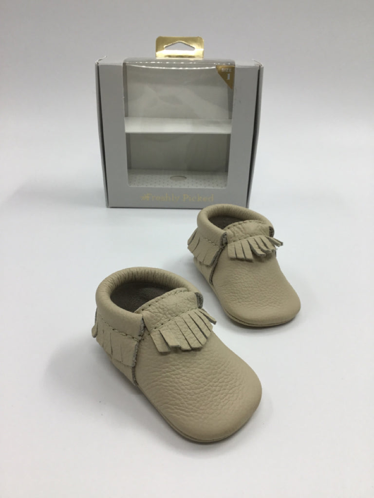 Freshly Picked Child Size 1 Month Tan Baby/Walker Shoes