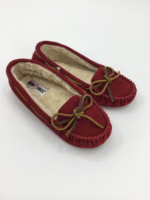 Minnetonka Child Size 5 Youth Red Sneakers