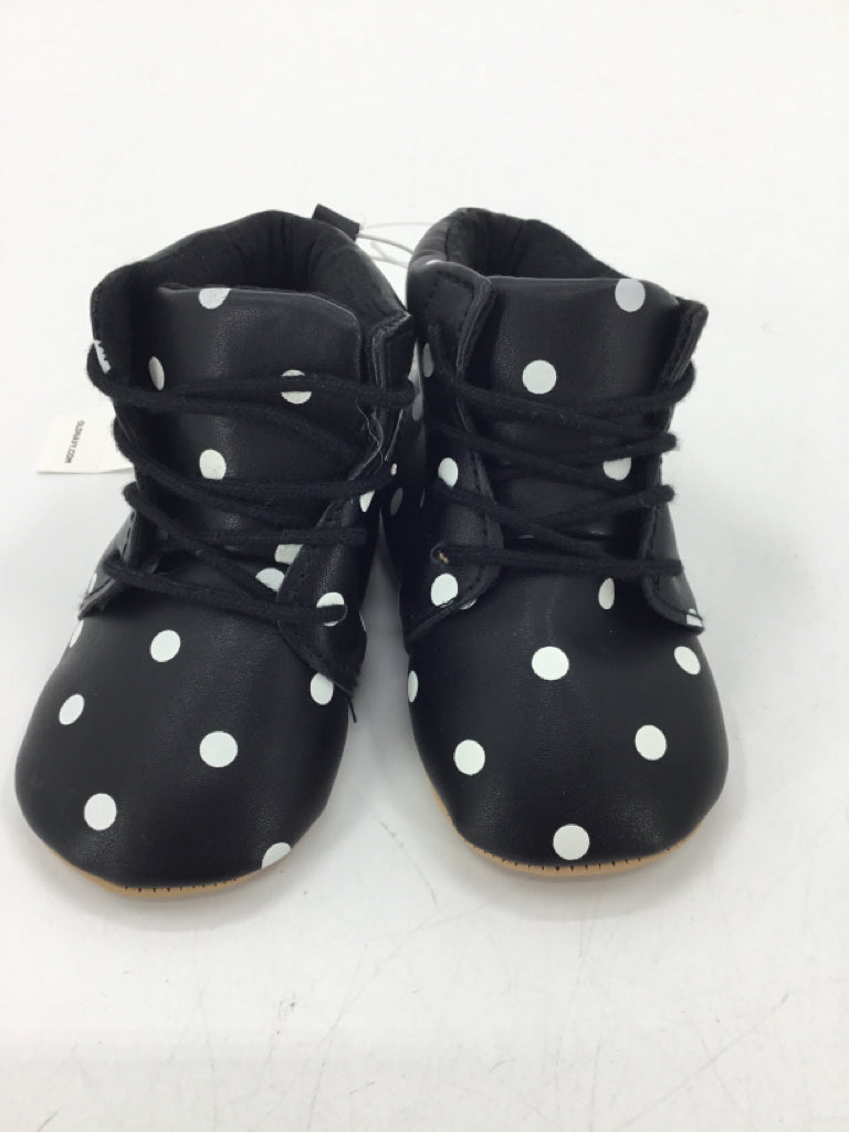 Old Navy Child Size 4 Toddler Black Baby/Walker Shoes