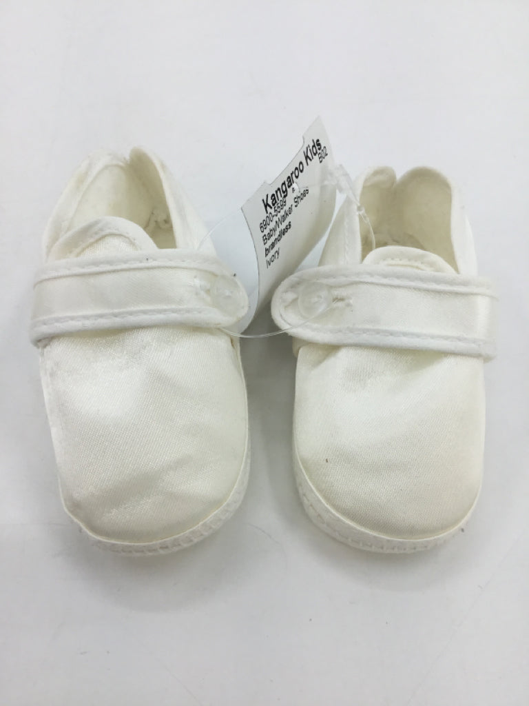 brandless Child Size 0 Toddler Ivory Baby/Walker Shoes