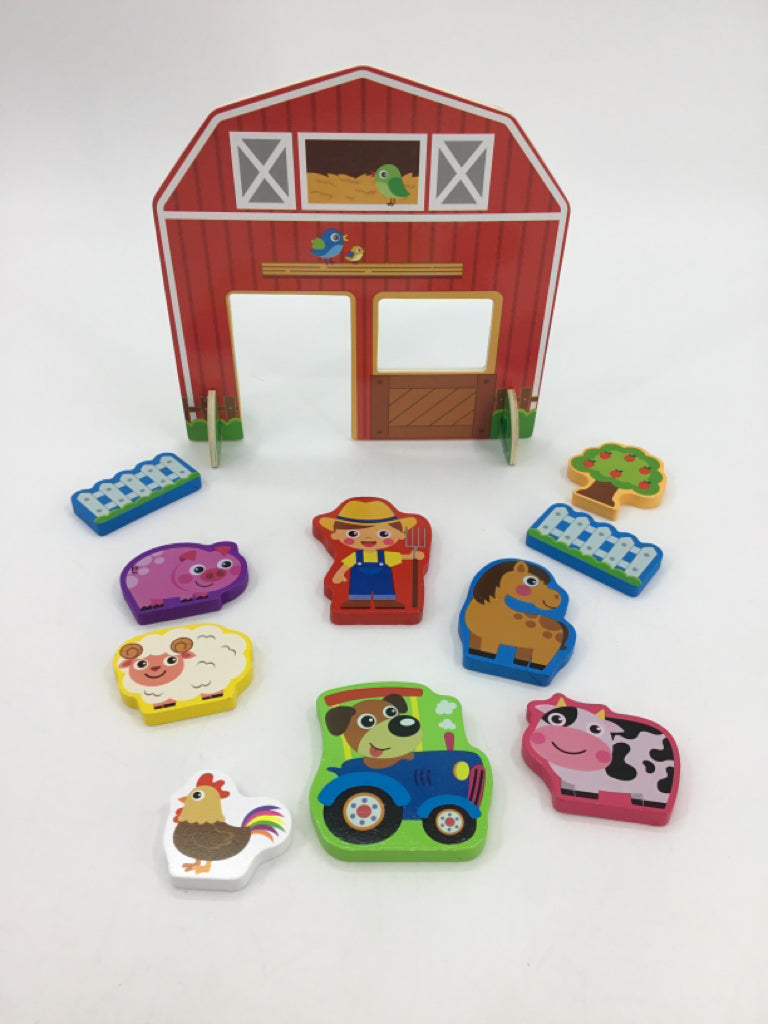Wooden Stand up Barn with Animals