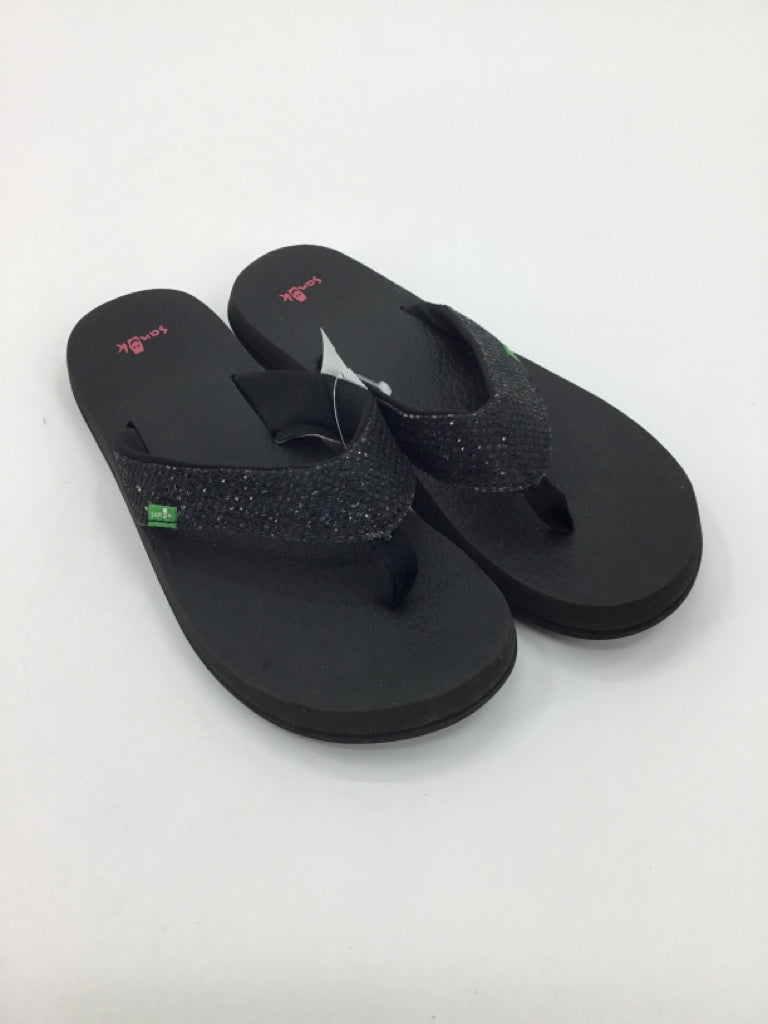 Sanuk Child Size 6 Youth Black Sandals/Flip Flops